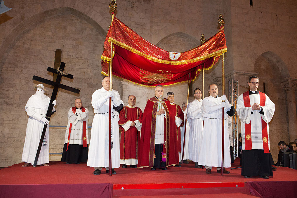 processione legno della Croce