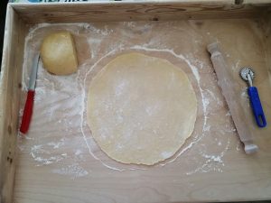 impasto per chiacchiere steso con mattarello