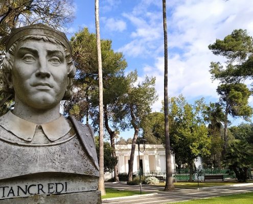 busto di re tancredi nella villa di lecce