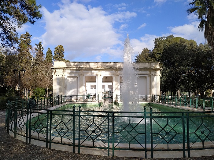 Fontana nella villa della lupa a lecce