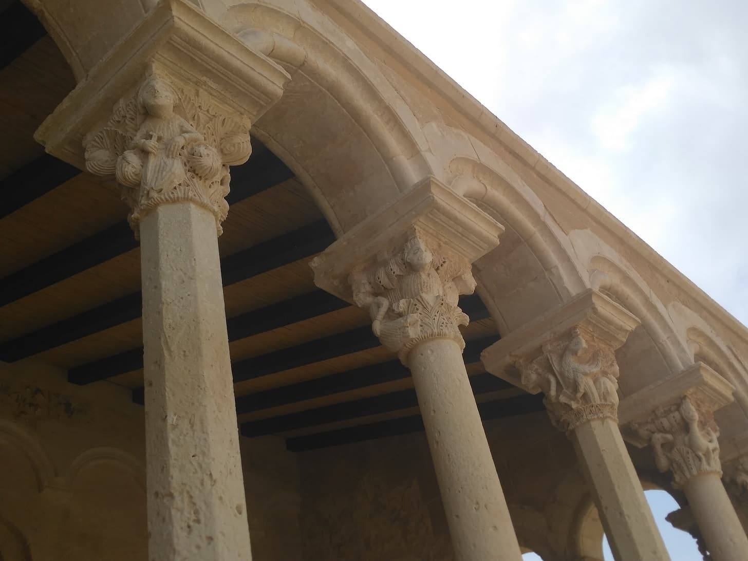 santa maria di cerrate particolare del portico medievale